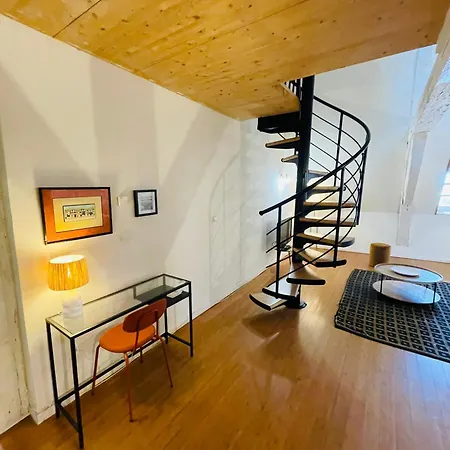 דירה Beau Duplex Centre גראבלין