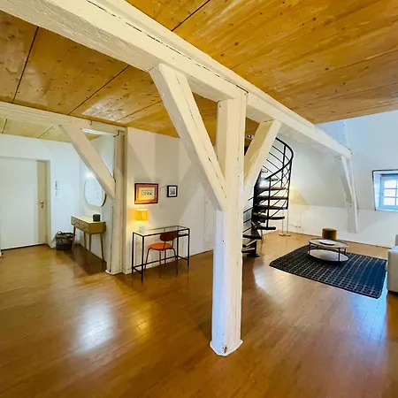 Beau Duplex Centre *